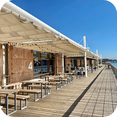 おしゃれなカフェのテラス