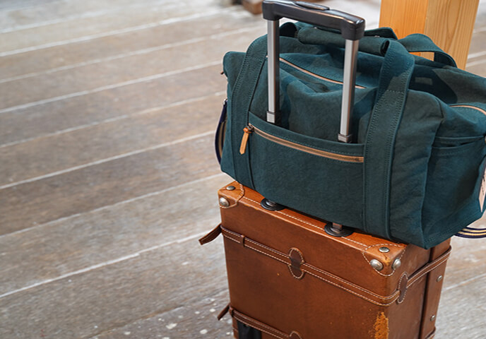 キャリーバックの上に置いてあるボストンバック