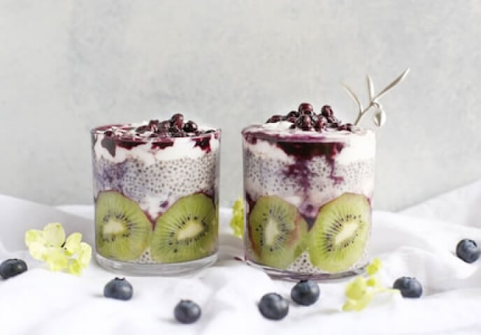 二つ並んだフルーツを使った和のスイーツ